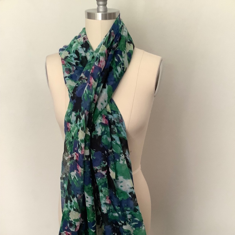 Long scarf